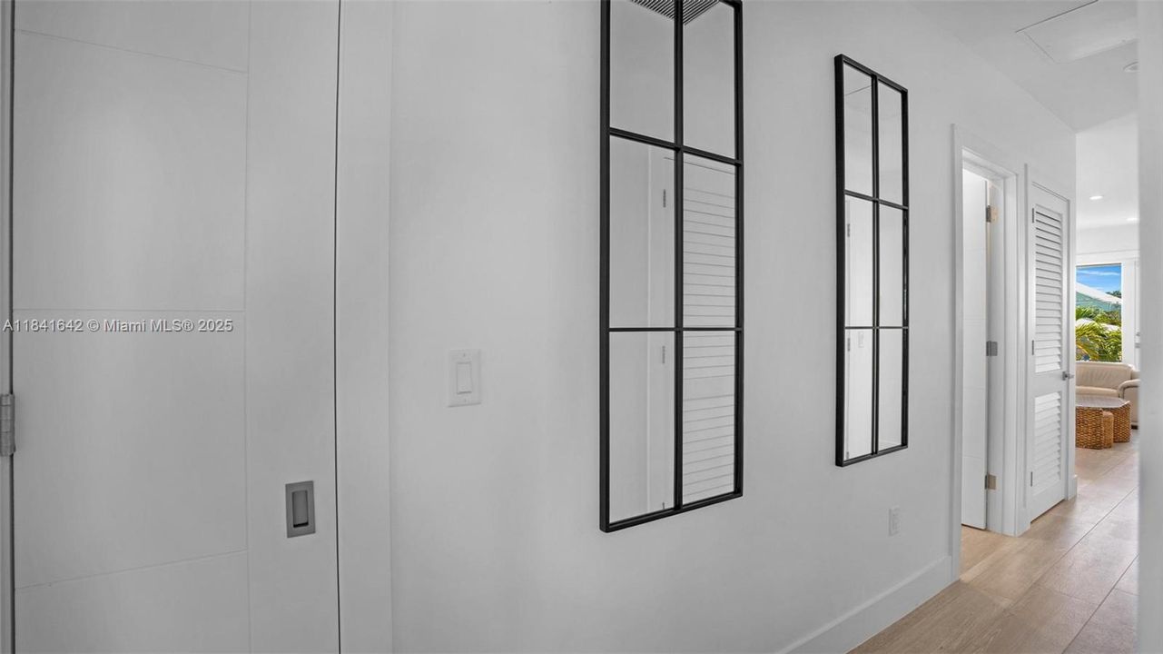 待售: $1,590,000 (3 贝兹, 2 浴室, 1250 平方英尺)