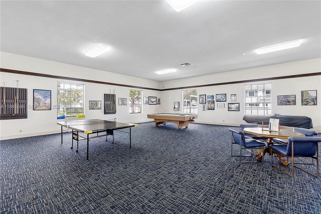 待售: $138,900 (1 贝兹, 1 浴室, 756 平方英尺)