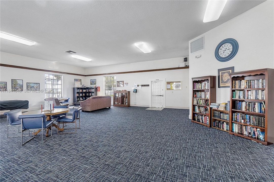 待售: $138,900 (1 贝兹, 1 浴室, 756 平方英尺)