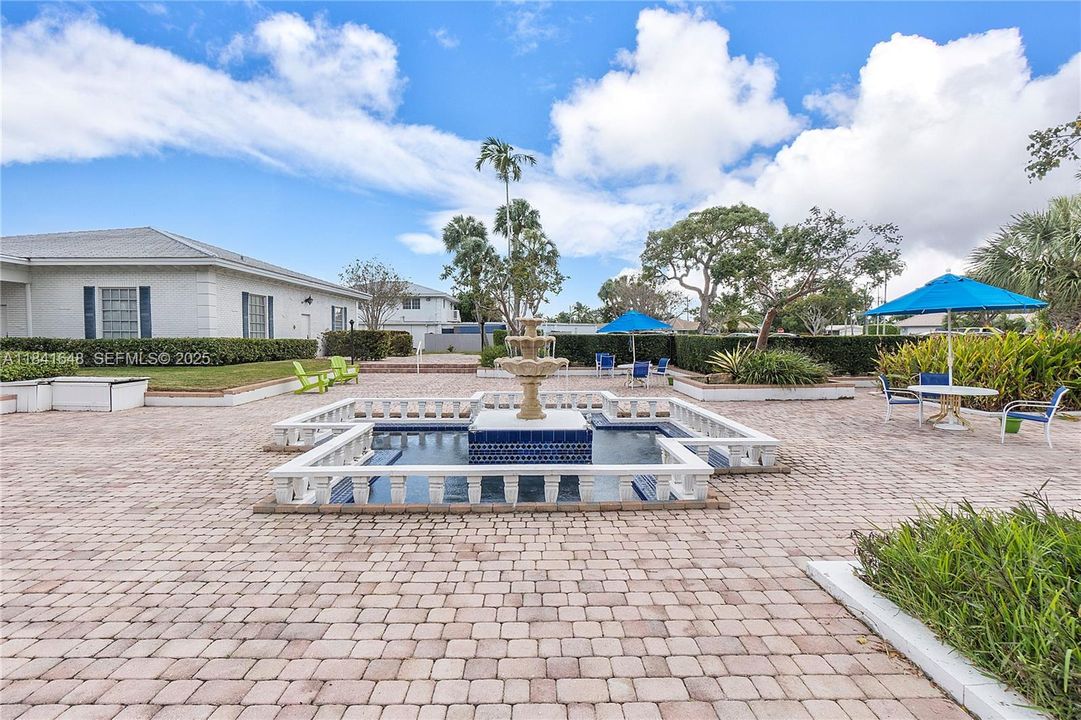 待售: $138,900 (1 贝兹, 1 浴室, 756 平方英尺)