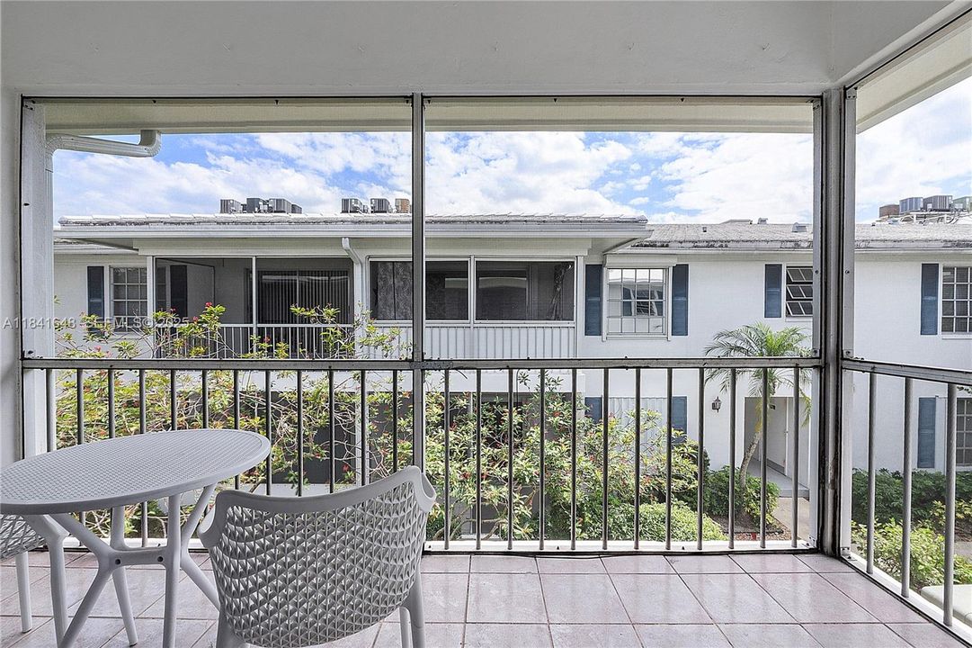 待售: $138,900 (1 贝兹, 1 浴室, 756 平方英尺)