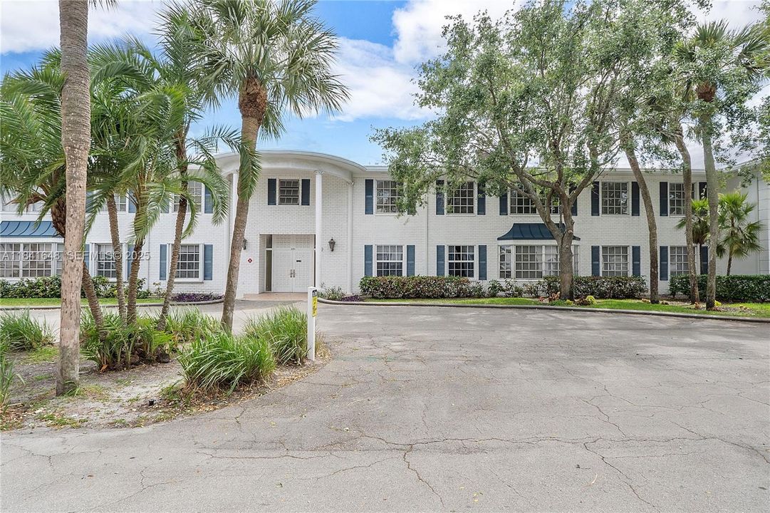 待售: $138,900 (1 贝兹, 1 浴室, 756 平方英尺)