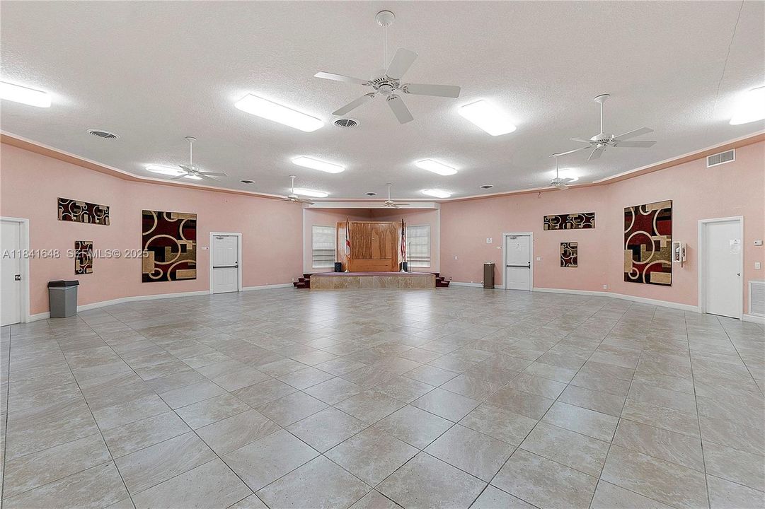 待售: $138,900 (1 贝兹, 1 浴室, 756 平方英尺)