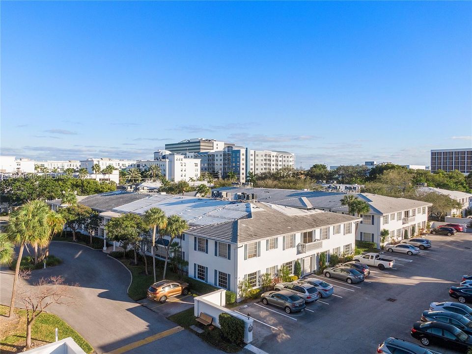 待售: $138,900 (1 贝兹, 1 浴室, 756 平方英尺)