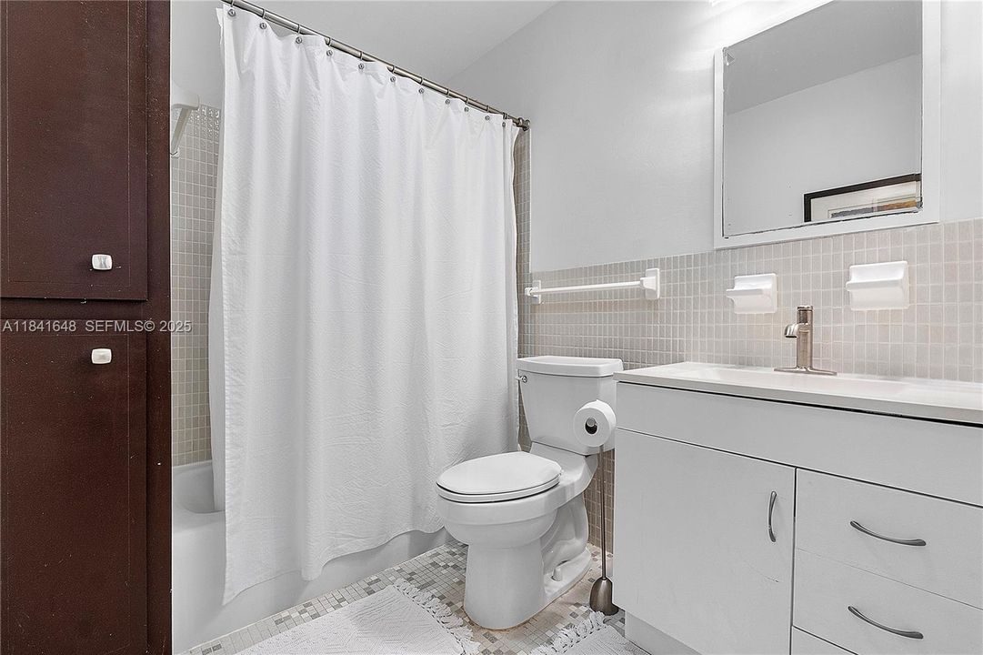 待售: $138,900 (1 贝兹, 1 浴室, 756 平方英尺)