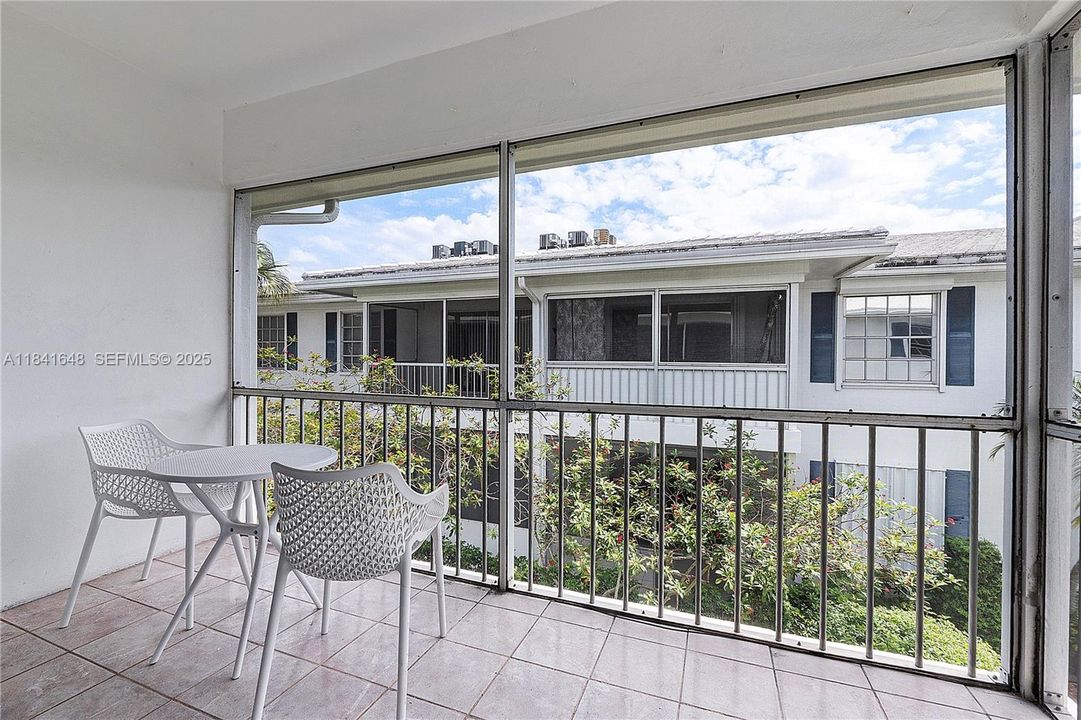 待售: $138,900 (1 贝兹, 1 浴室, 756 平方英尺)