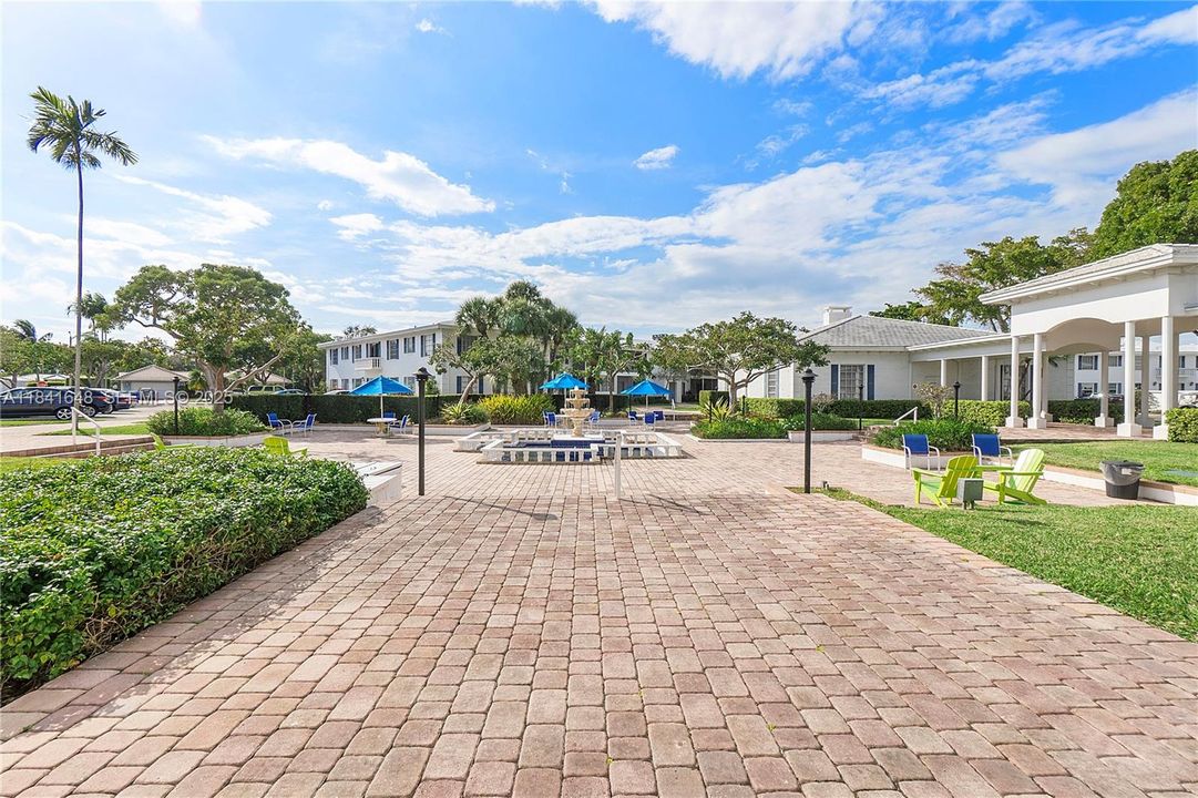 待售: $138,900 (1 贝兹, 1 浴室, 756 平方英尺)