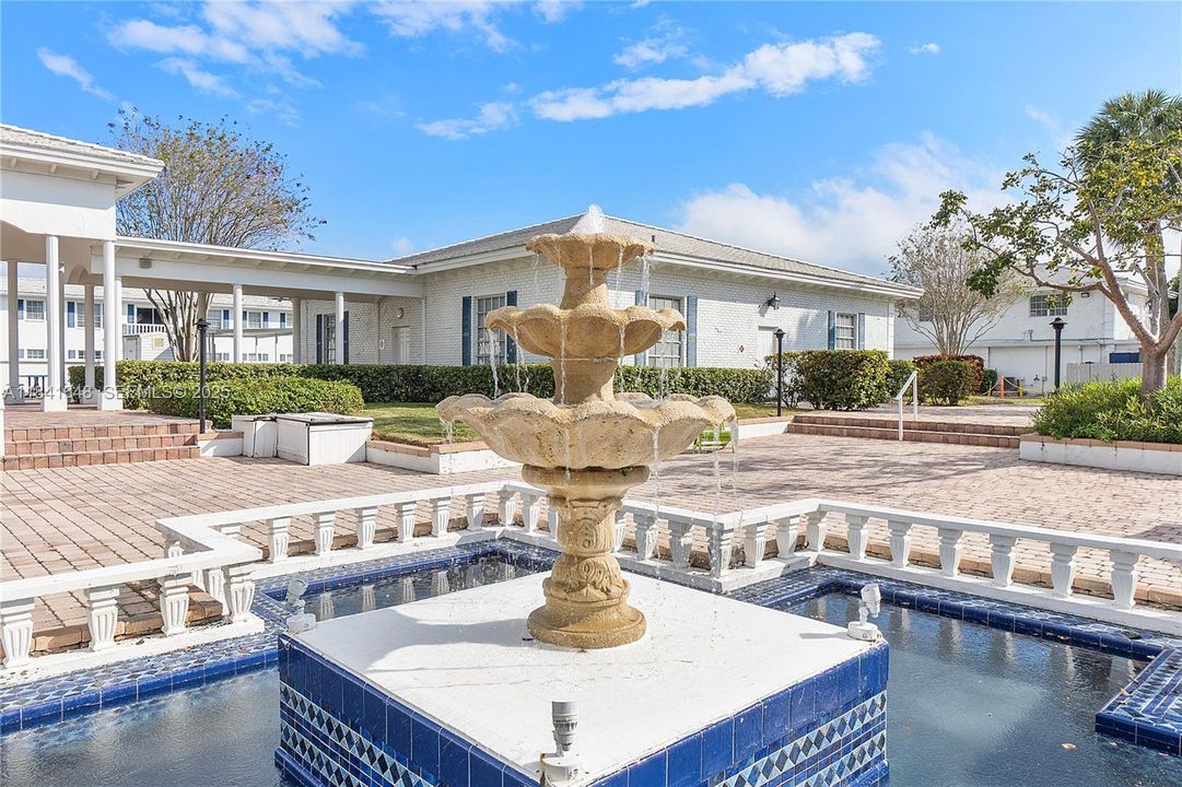 待售: $138,900 (1 贝兹, 1 浴室, 756 平方英尺)