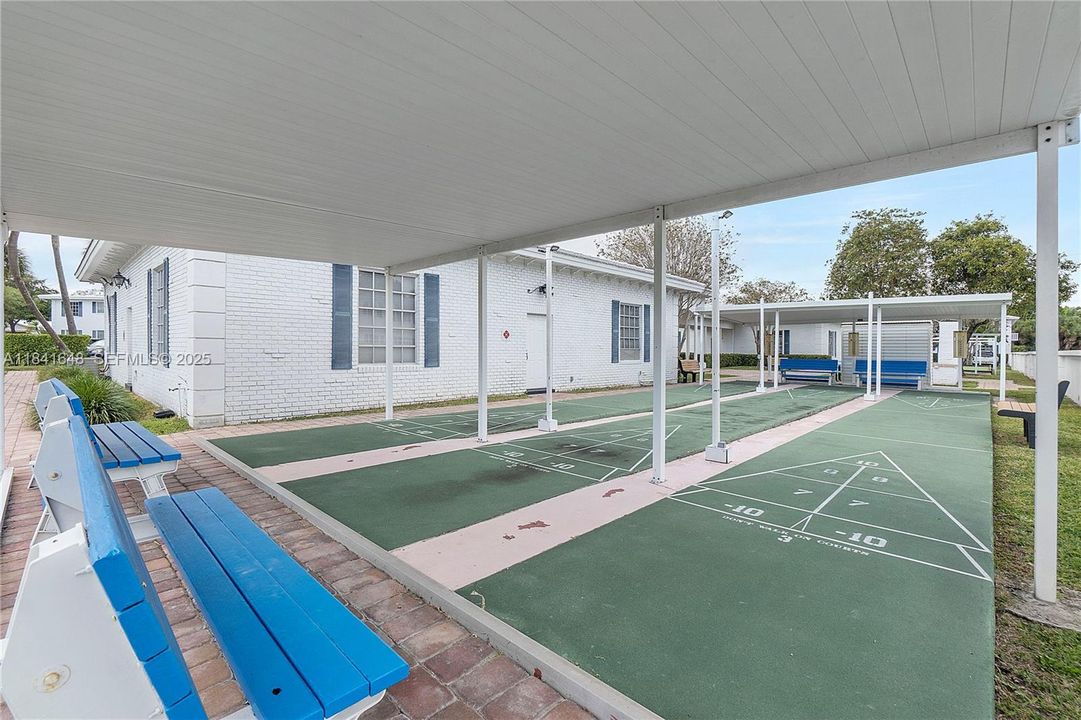 待售: $138,900 (1 贝兹, 1 浴室, 756 平方英尺)