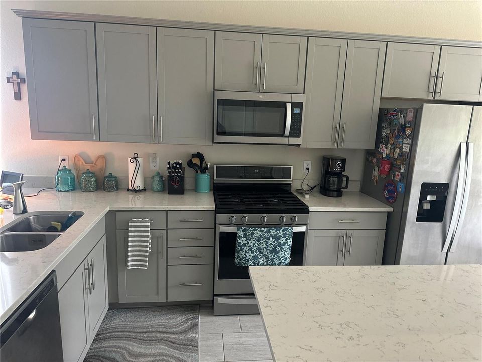 KITCHEN APPLIANCES