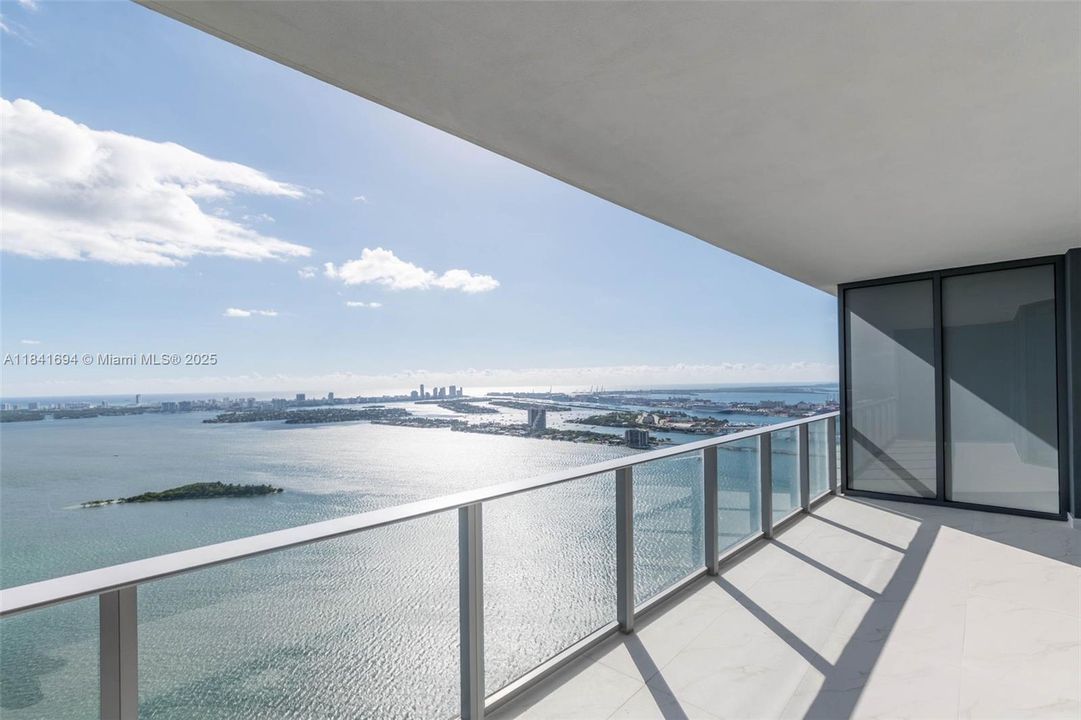 For Sale: $2,790,000 (3 beds, 3 baths, 1750 Square Feet)