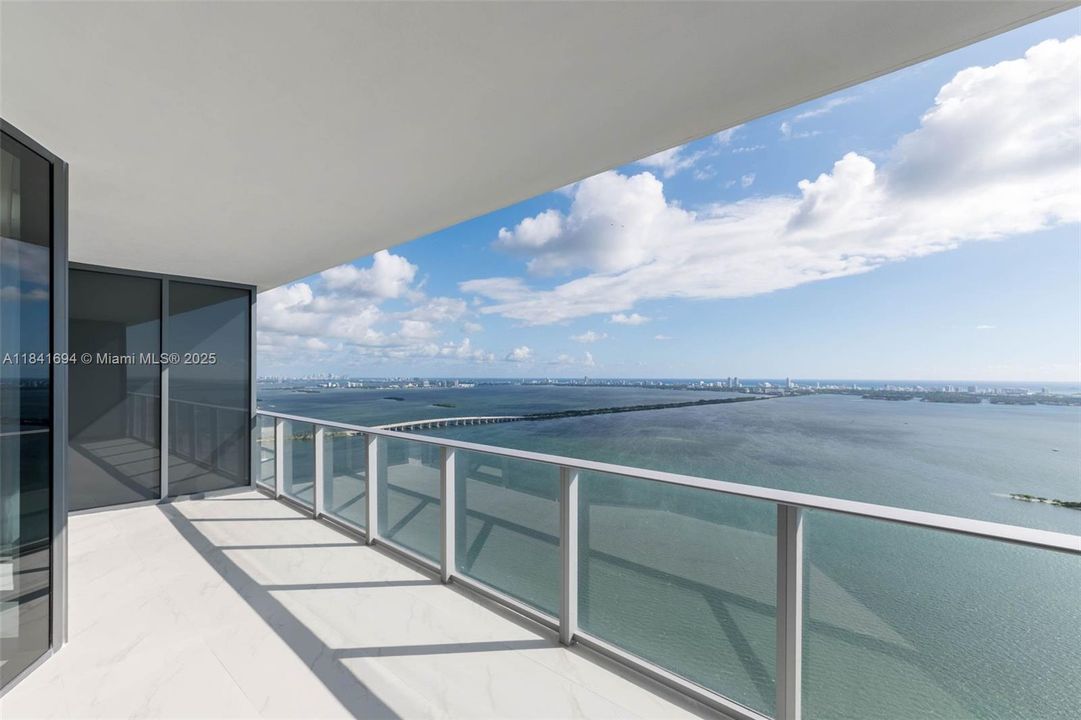 For Sale: $2,790,000 (3 beds, 3 baths, 1750 Square Feet)