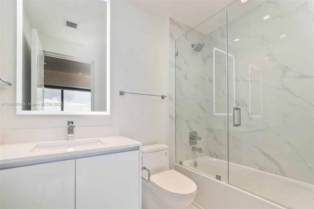 For Sale: $2,790,000 (3 beds, 3 baths, 1750 Square Feet)