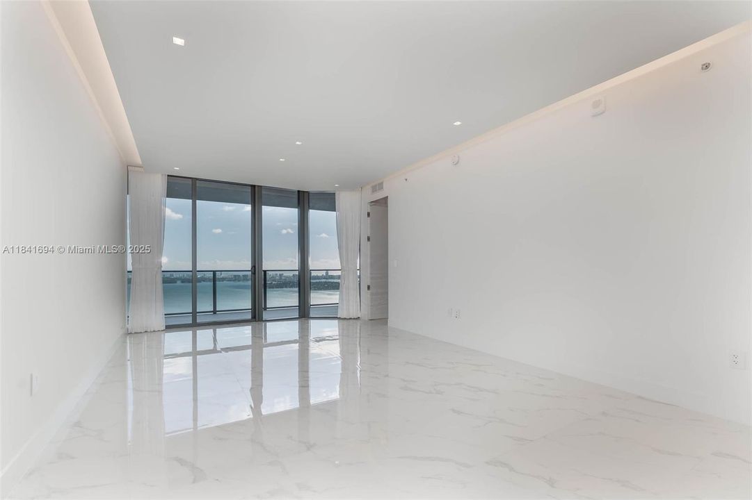 For Sale: $2,790,000 (3 beds, 3 baths, 1750 Square Feet)