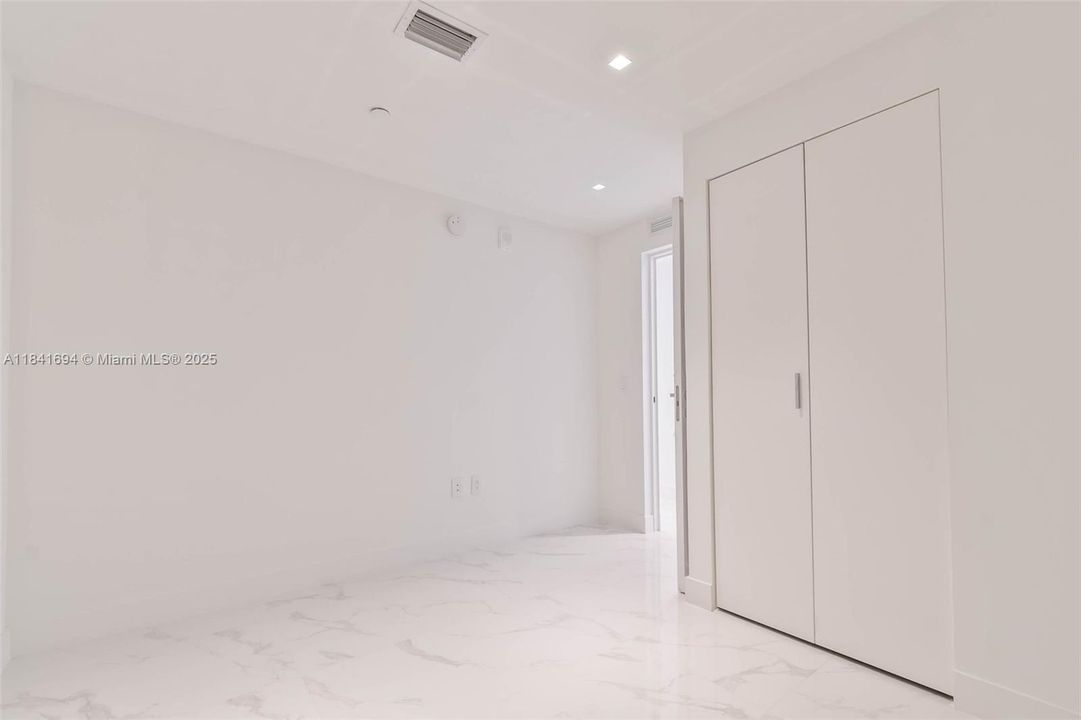 For Sale: $2,790,000 (3 beds, 3 baths, 1750 Square Feet)
