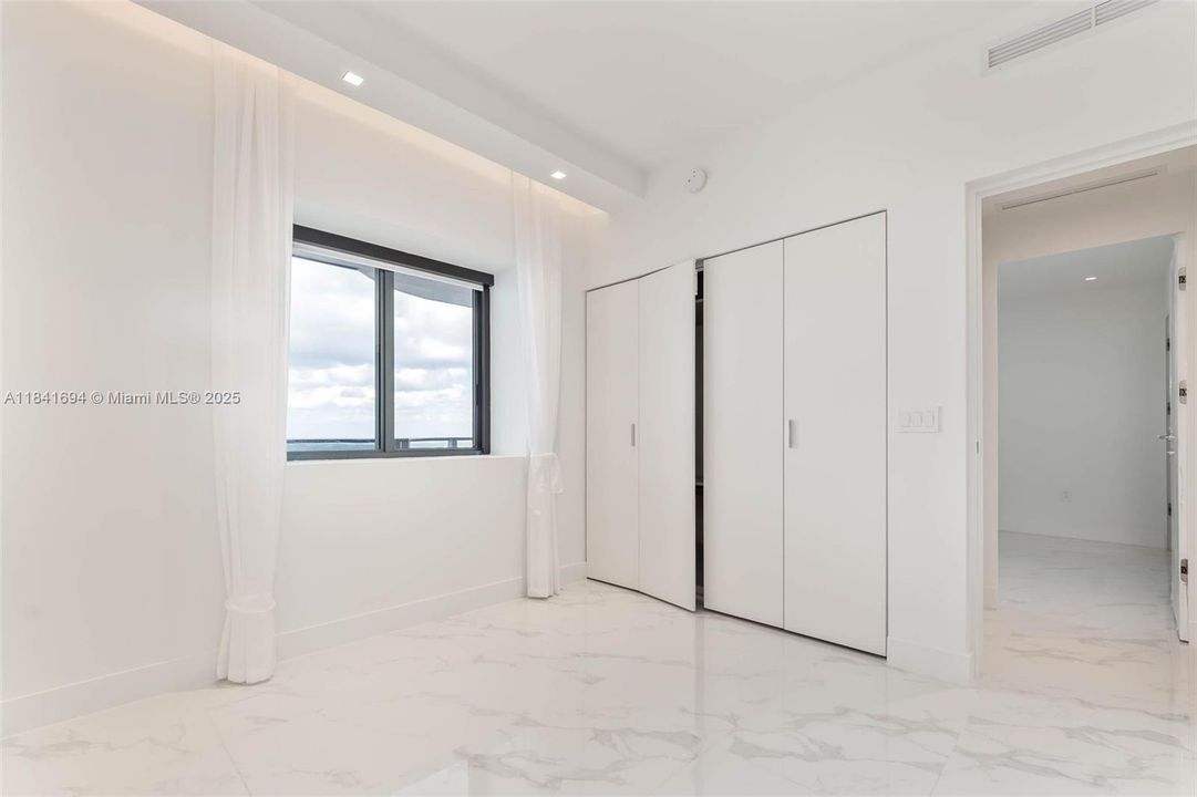 For Sale: $2,790,000 (3 beds, 3 baths, 1750 Square Feet)