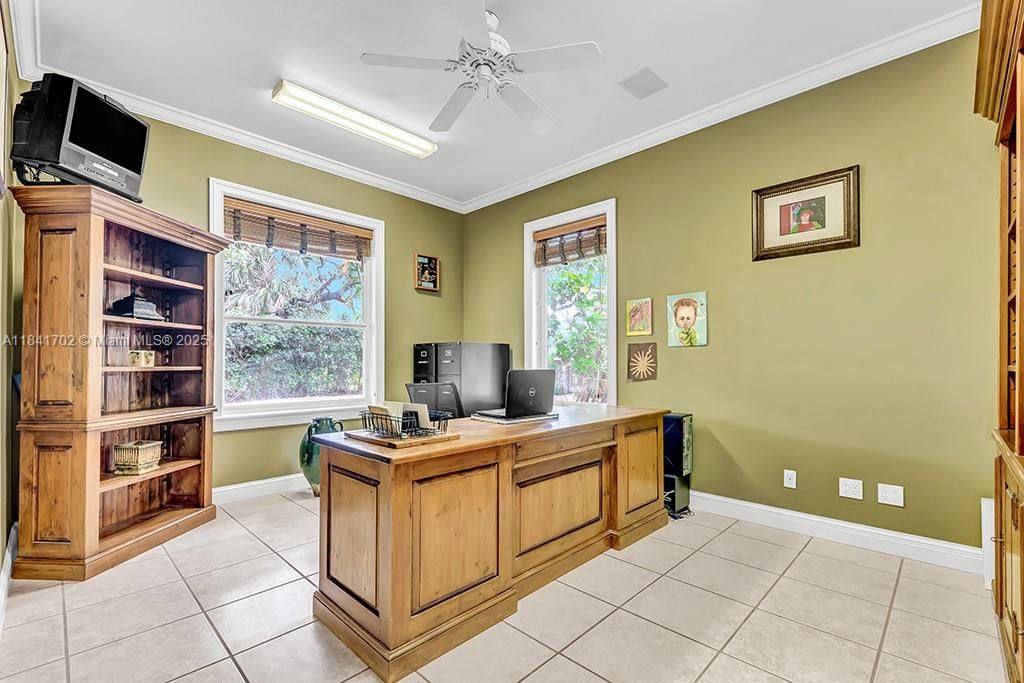 Vendido Recientemente: $13,500,000 (5 camas, 7 baños, 11954 Pies cuadrados)