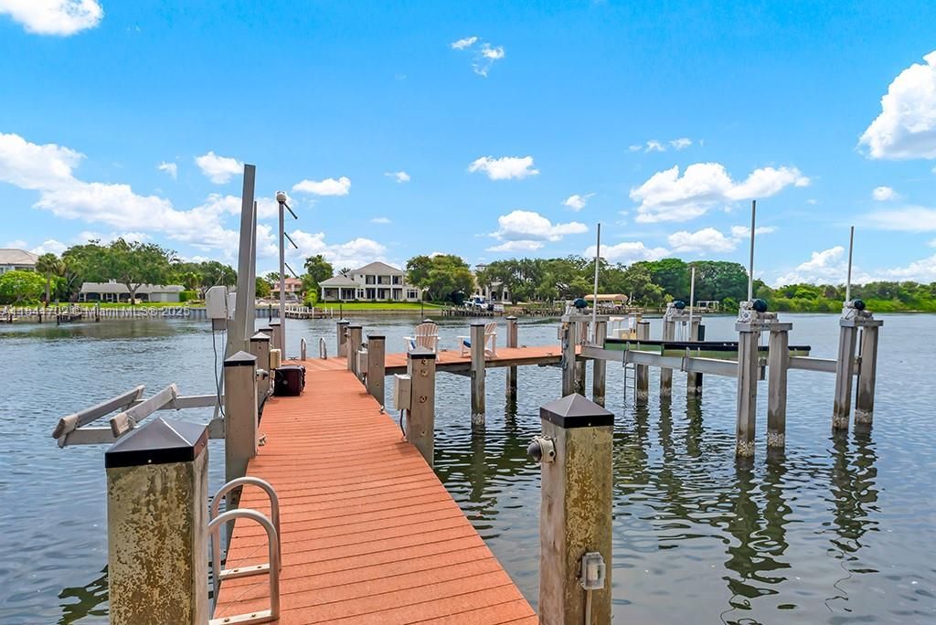 Vendido Recientemente: $13,500,000 (5 camas, 7 baños, 11954 Pies cuadrados)