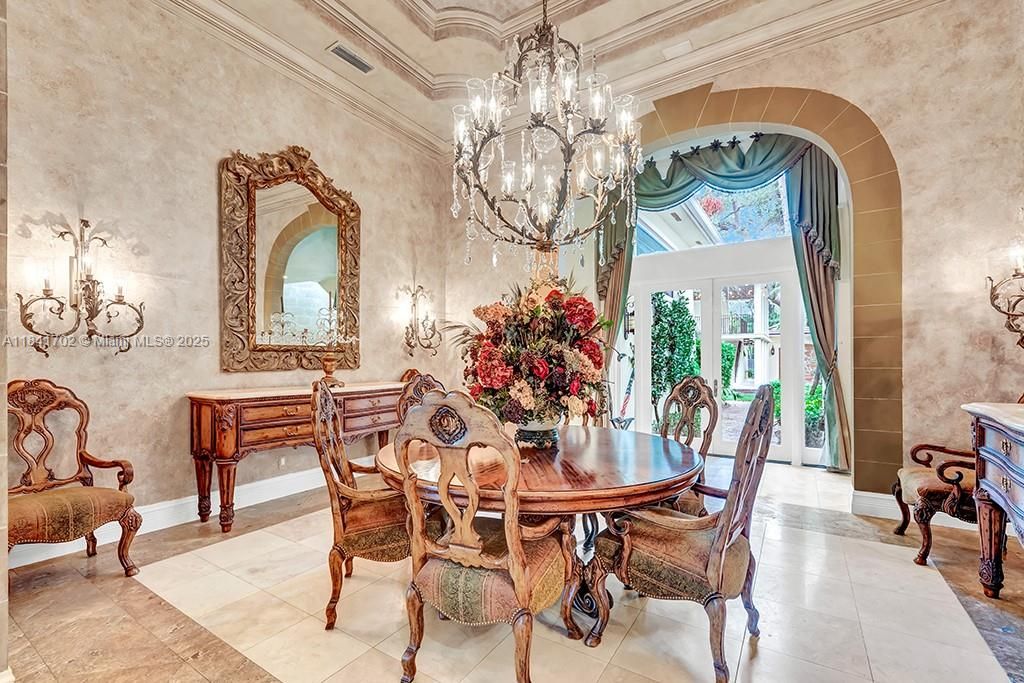 Vendido Recientemente: $13,500,000 (5 camas, 7 baños, 11954 Pies cuadrados)