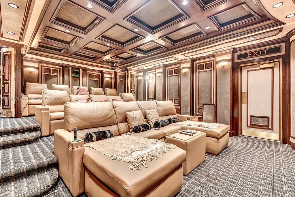 Vendido Recientemente: $13,500,000 (5 camas, 7 baños, 11954 Pies cuadrados)