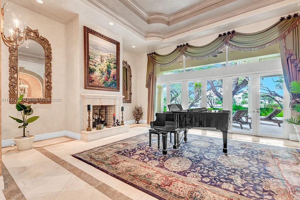 Vendido Recientemente: $13,500,000 (5 camas, 7 baños, 11954 Pies cuadrados)