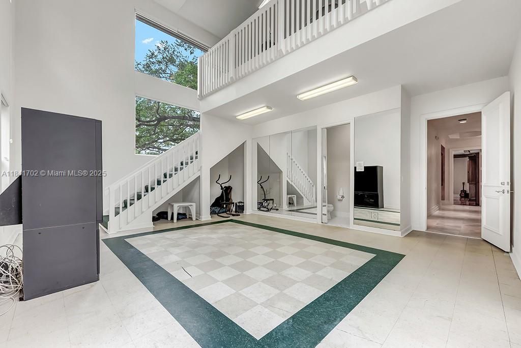 Vendido Recientemente: $13,500,000 (5 camas, 7 baños, 11954 Pies cuadrados)