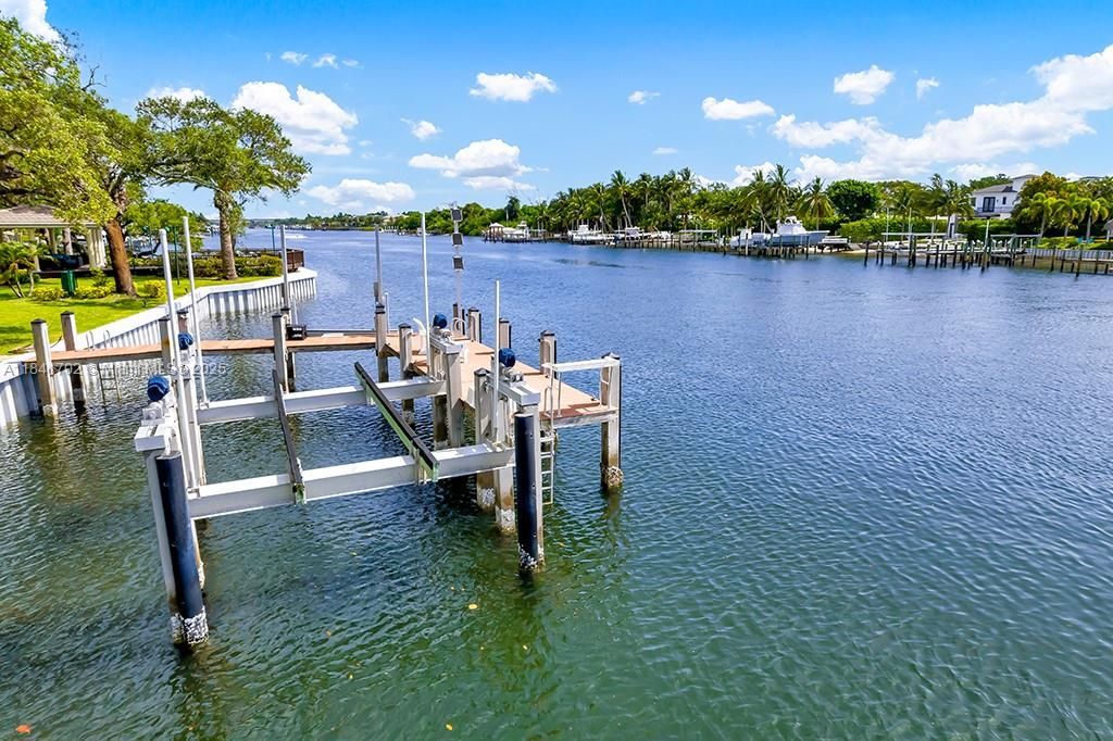 Vendido Recientemente: $13,500,000 (5 camas, 7 baños, 11954 Pies cuadrados)