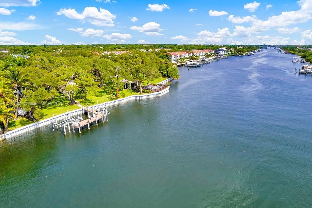 Vendido Recientemente: $13,500,000 (5 camas, 7 baños, 11954 Pies cuadrados)