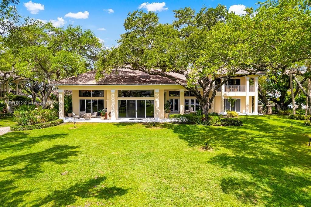 Vendido Recientemente: $13,500,000 (5 camas, 7 baños, 11954 Pies cuadrados)