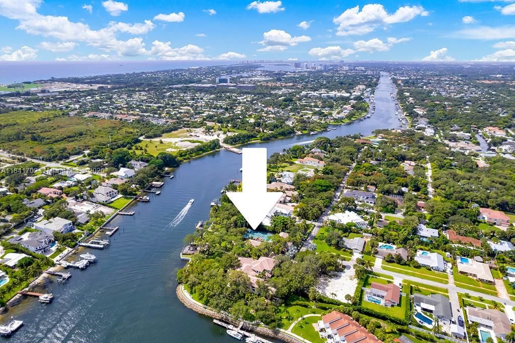 Vendido Recientemente: $13,500,000 (5 camas, 7 baños, 11954 Pies cuadrados)