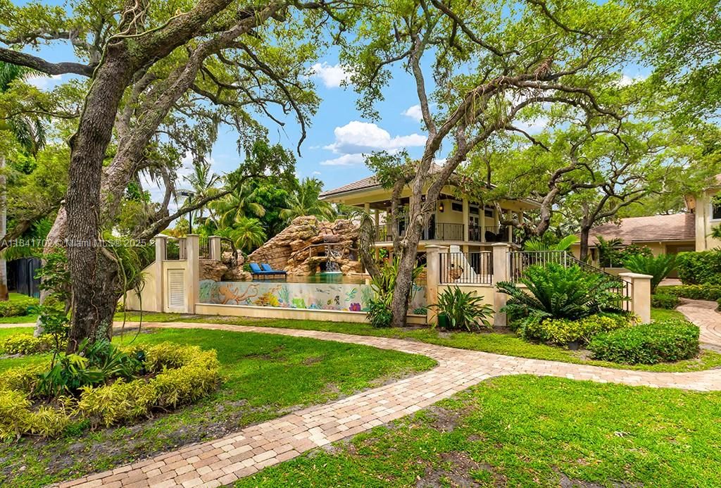 Vendido Recientemente: $13,500,000 (5 camas, 7 baños, 11954 Pies cuadrados)