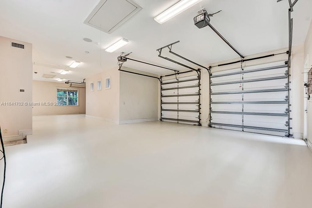 Vendido Recientemente: $13,500,000 (5 camas, 7 baños, 11954 Pies cuadrados)