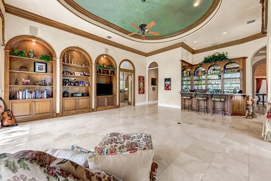 Vendido Recientemente: $13,500,000 (5 camas, 7 baños, 11954 Pies cuadrados)