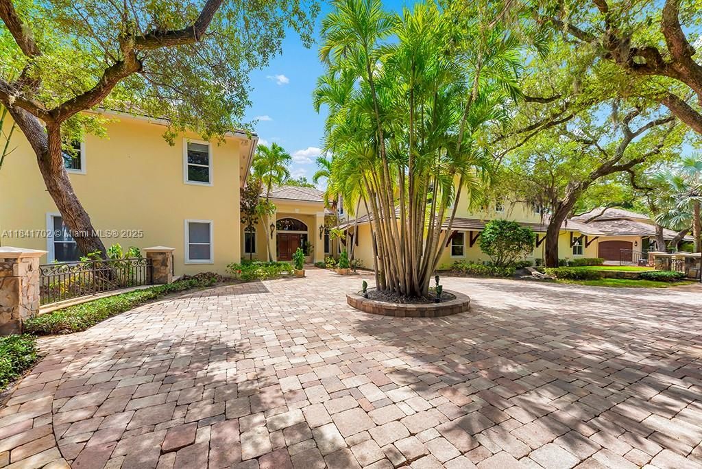 Vendido Recientemente: $13,500,000 (5 camas, 7 baños, 11954 Pies cuadrados)