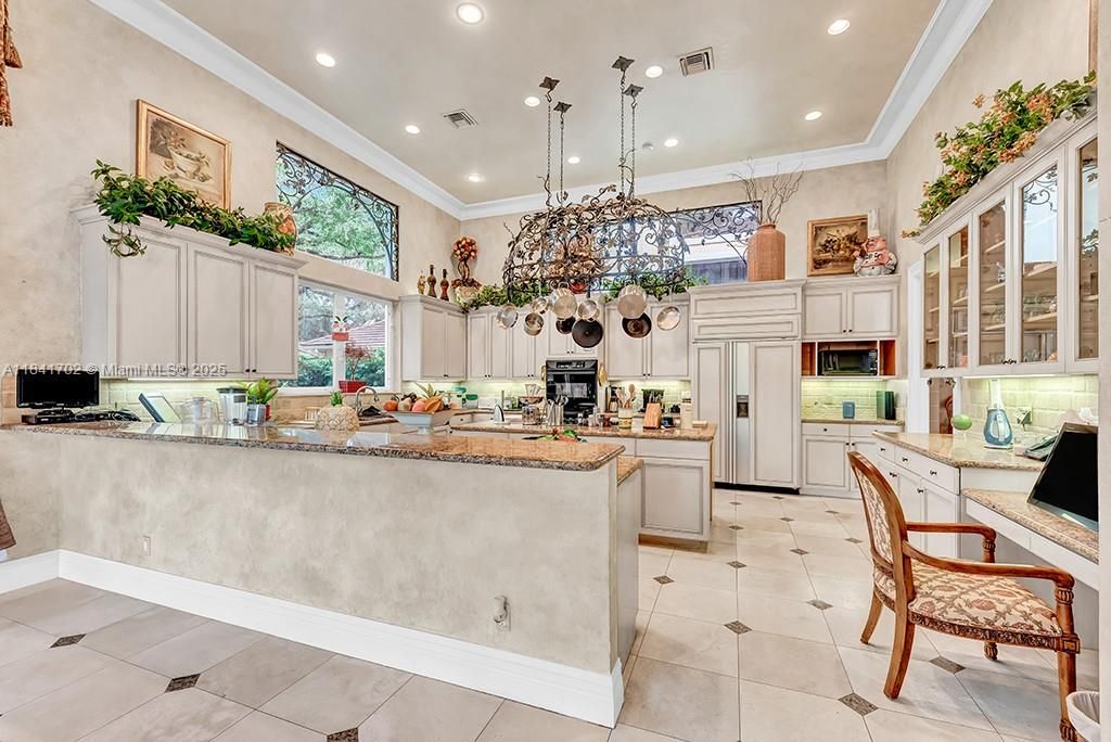 Vendido Recientemente: $13,500,000 (5 camas, 7 baños, 11954 Pies cuadrados)