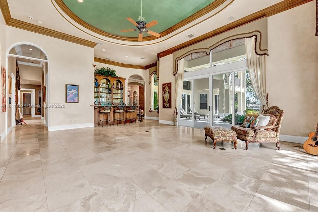 Vendido Recientemente: $13,500,000 (5 camas, 7 baños, 11954 Pies cuadrados)