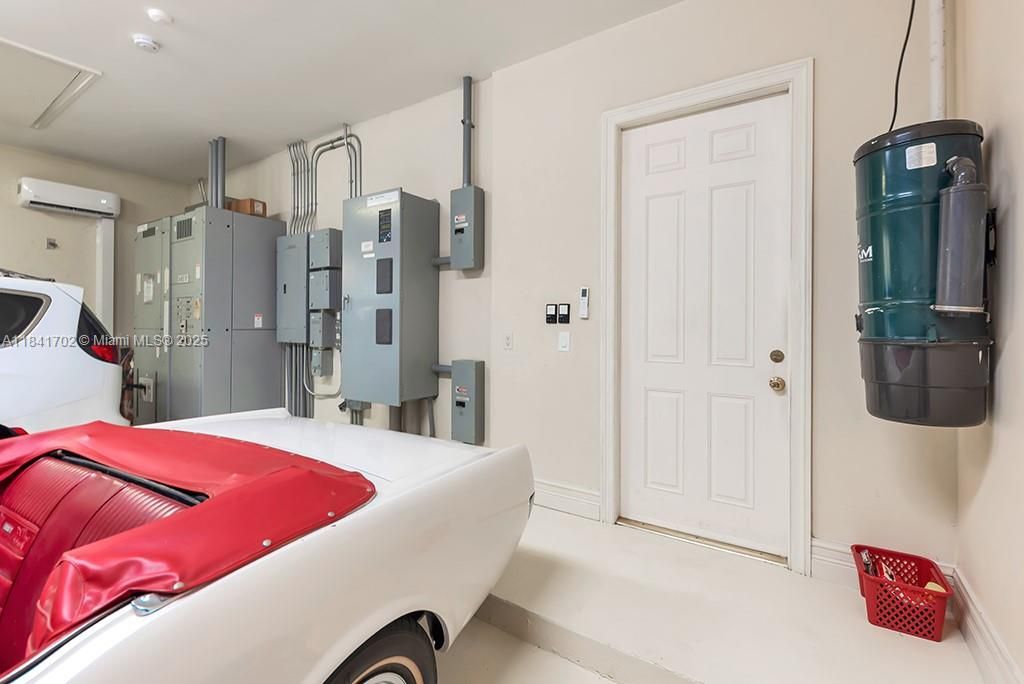 Vendido Recientemente: $13,500,000 (5 camas, 7 baños, 11954 Pies cuadrados)