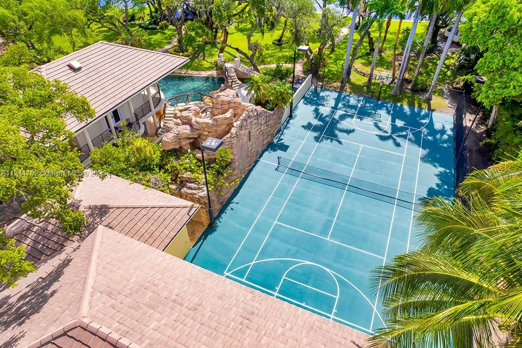 Vendido Recientemente: $13,500,000 (5 camas, 7 baños, 11954 Pies cuadrados)