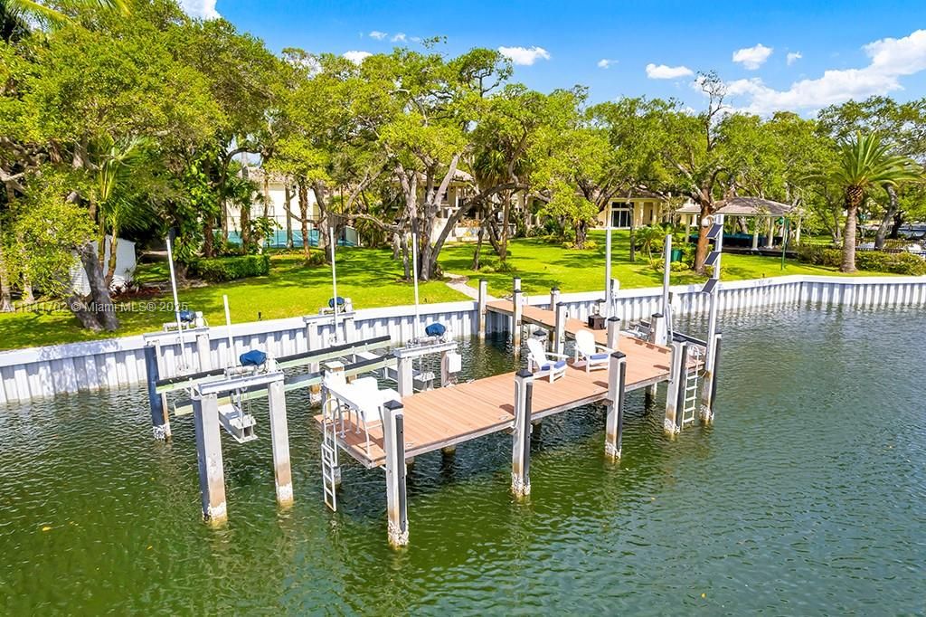 Vendido Recientemente: $13,500,000 (5 camas, 7 baños, 11954 Pies cuadrados)