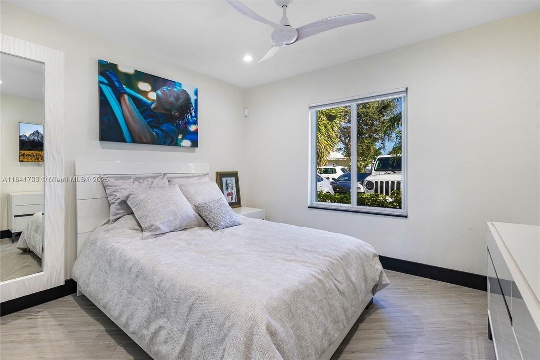 出租: $8,500 (3 贝兹, 2 浴室, 1951 平方英尺)