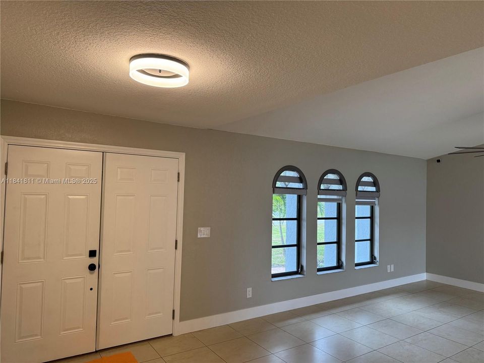 出租: $2,300 (3 贝兹, 2 浴室, 0 平方英尺)