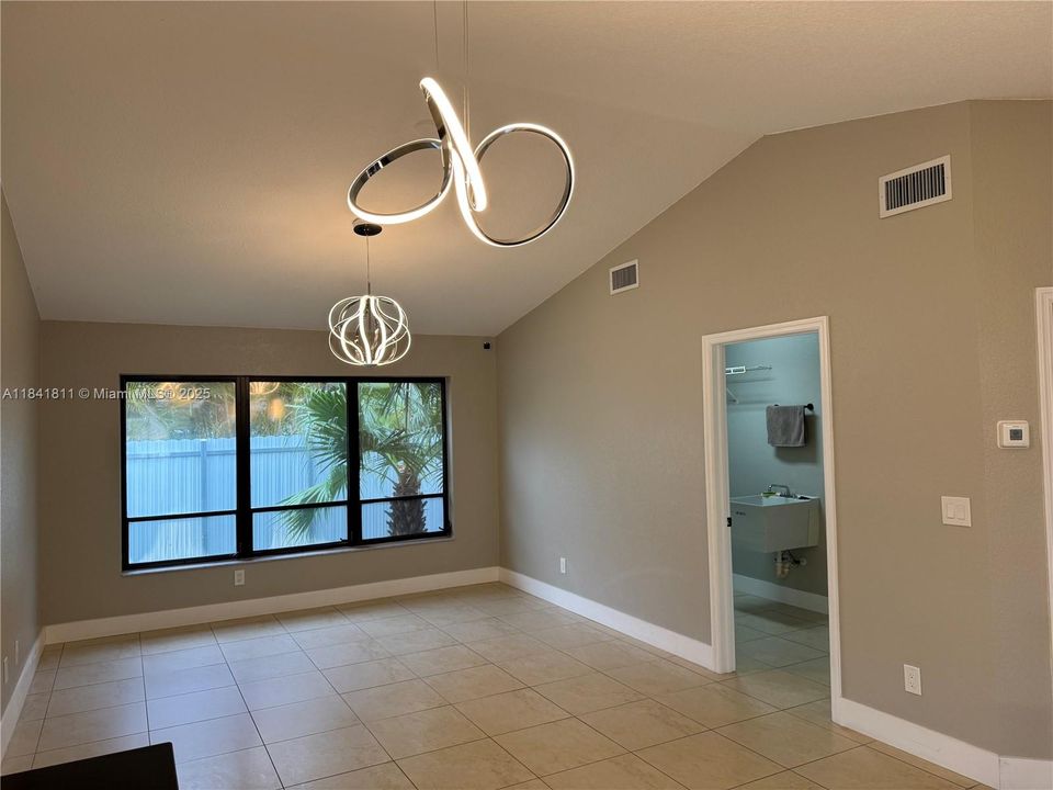 出租: $2,300 (3 贝兹, 2 浴室, 0 平方英尺)