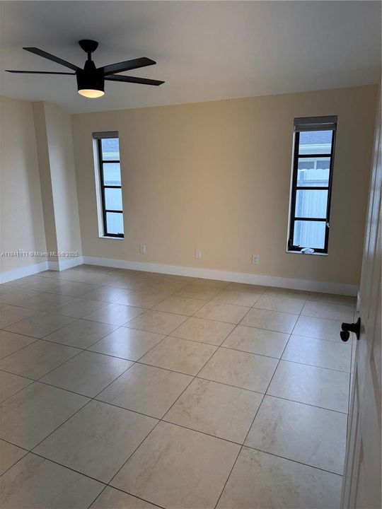 出租: $2,300 (3 贝兹, 2 浴室, 0 平方英尺)