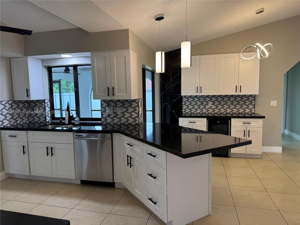 出租: $2,300 (3 贝兹, 2 浴室, 0 平方英尺)