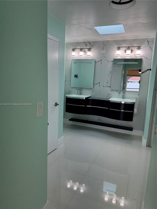 出租: $2,300 (3 贝兹, 2 浴室, 0 平方英尺)