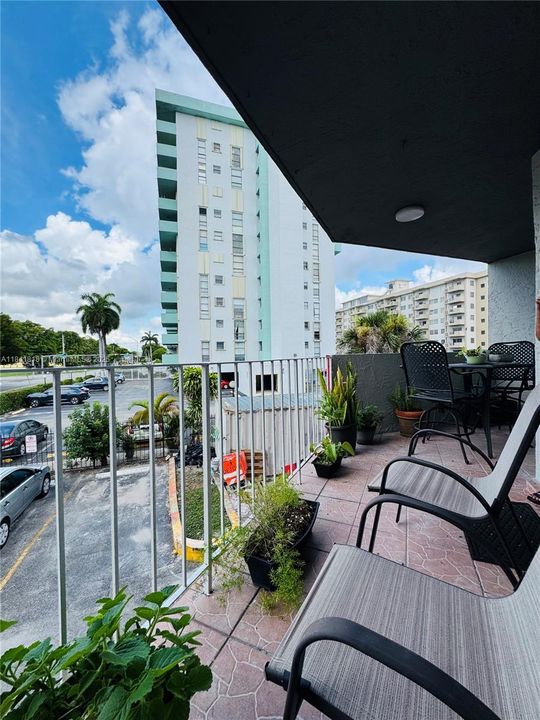 Activo con contrato: $215,000 (2 camas, 2 baños, 1096 Pies cuadrados)