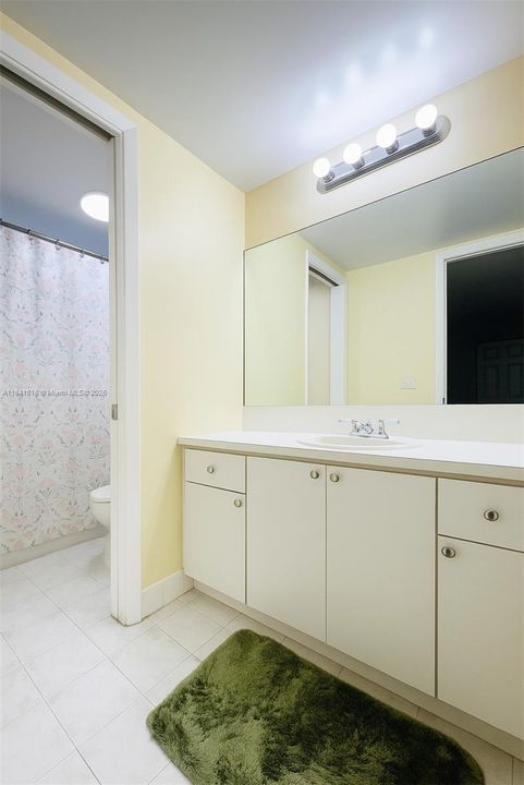 Activo con contrato: $215,000 (2 camas, 2 baños, 1096 Pies cuadrados)