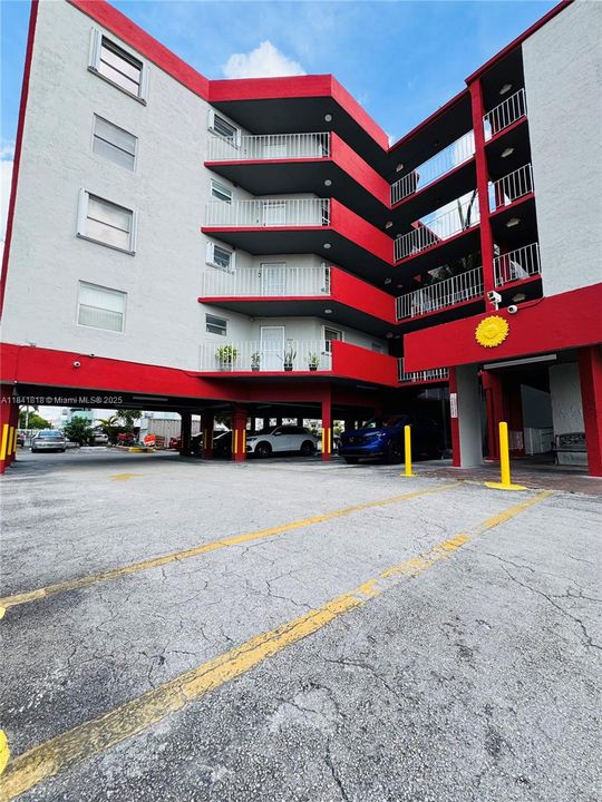 Activo con contrato: $215,000 (2 camas, 2 baños, 1096 Pies cuadrados)