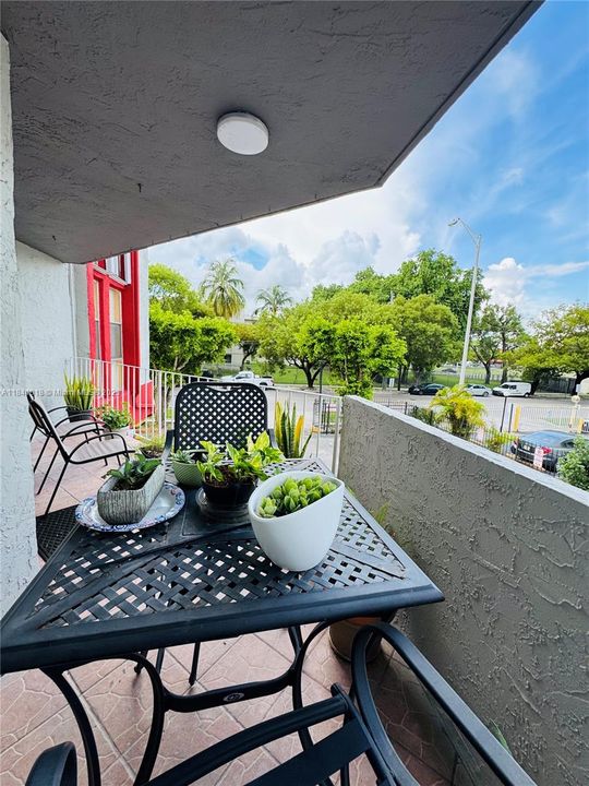 Activo con contrato: $215,000 (2 camas, 2 baños, 1096 Pies cuadrados)