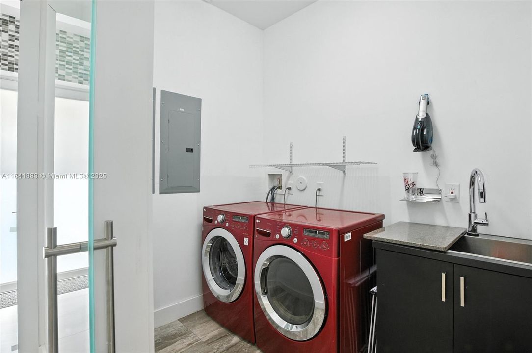 Active With Contract: $3,795,000 (4 beds, 3 baths, 3751 Square Feet)